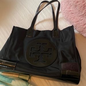 Tory Burch black pantent purse. Perfect size!